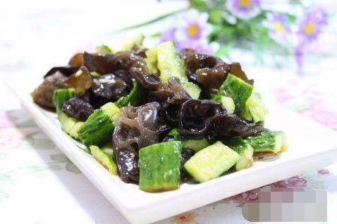 瓜木耳能炒鱼块吃吗视频,创意家常菜新尝试
