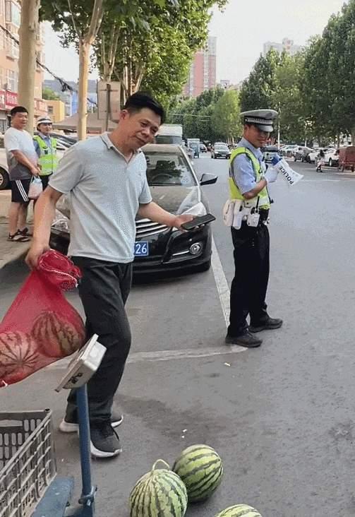 卖车王阿姨吃瓜视频播放,揭秘瓜界风云